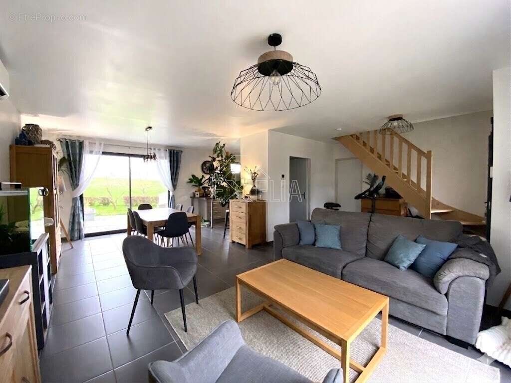 Maison à GOMMECOURT