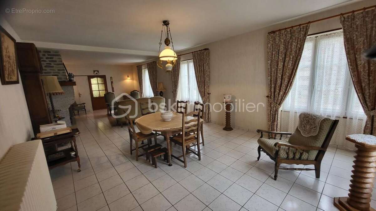 Maison à LANDELLES-ET-COUPIGNY