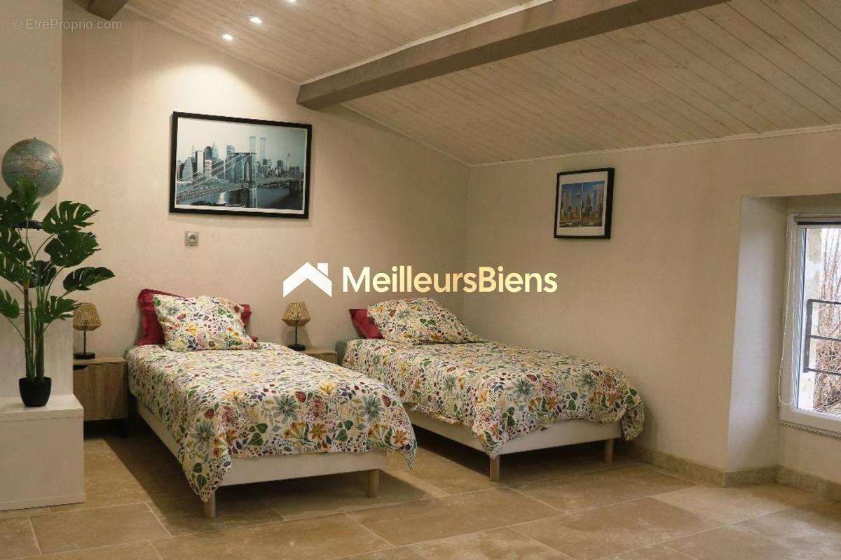 Propriété en pierre 427 m² à Saint-Just-d'Ardèche avec 2 gîtes 5* - photo 17