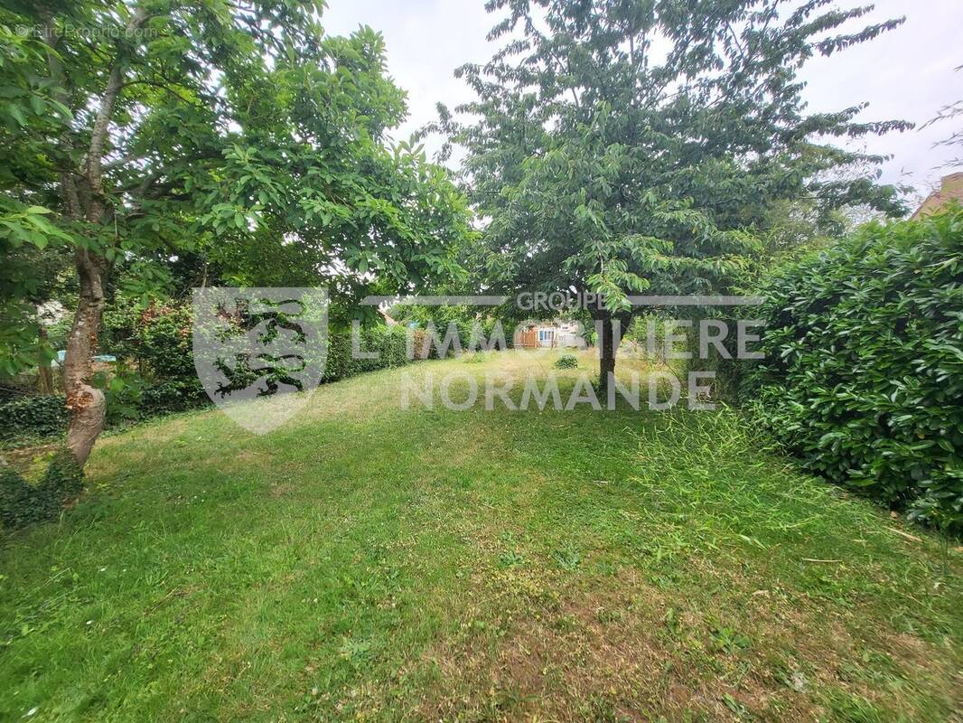 Terrain à BONNIERES-SUR-SEINE