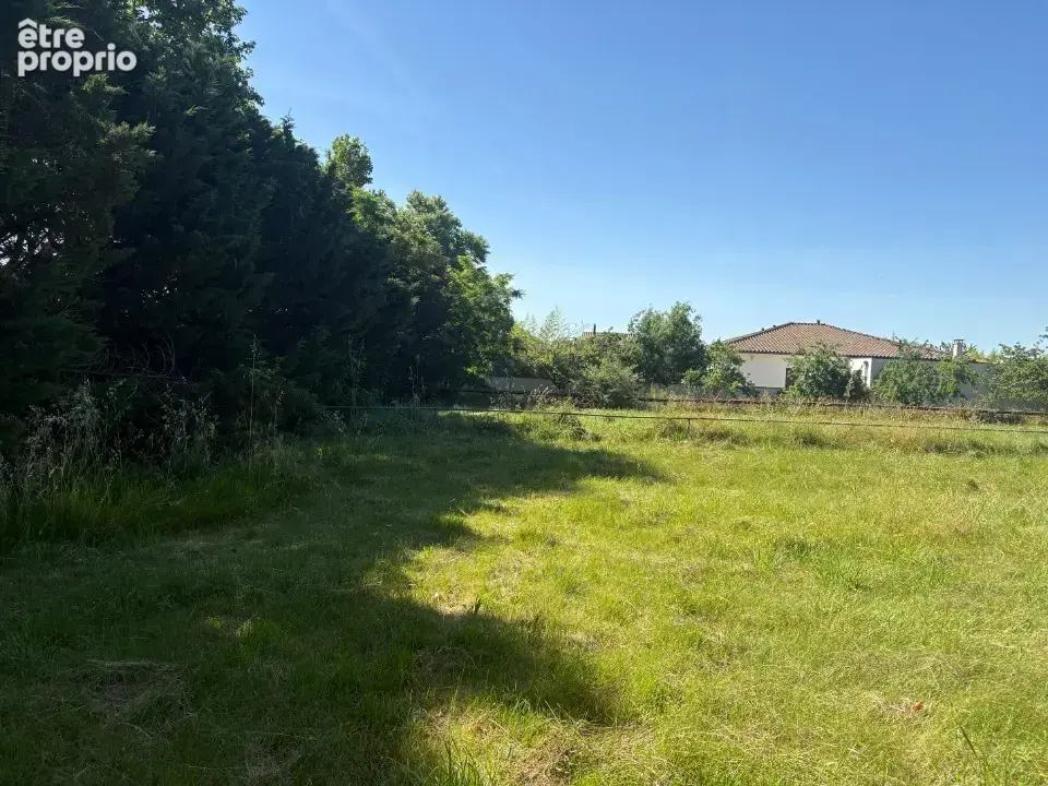 Terrain 705 m² à Saint-Sauveur  - photo 2