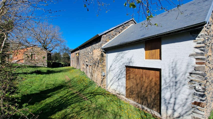 Maison à CHAPDES-BEAUFORT