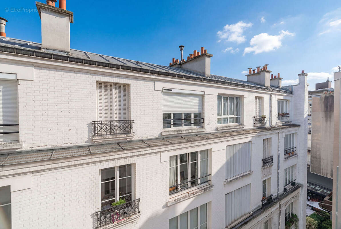 Appartement à PARIS-16E