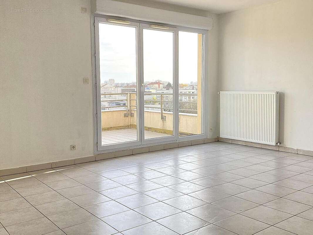  - Appartement à VILLEURBANNE