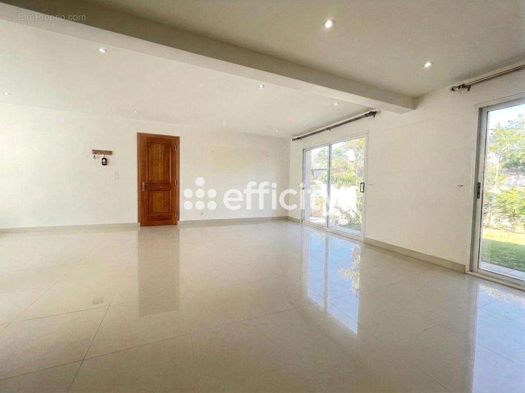 Maison 155 m² à Merignac  - photo 2