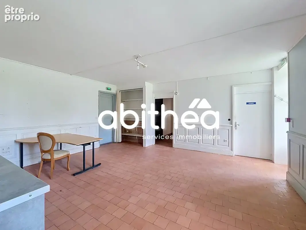 Demeure  707m2  11 chambres suites  chai  dependances  5.5 ha2 - photo 9