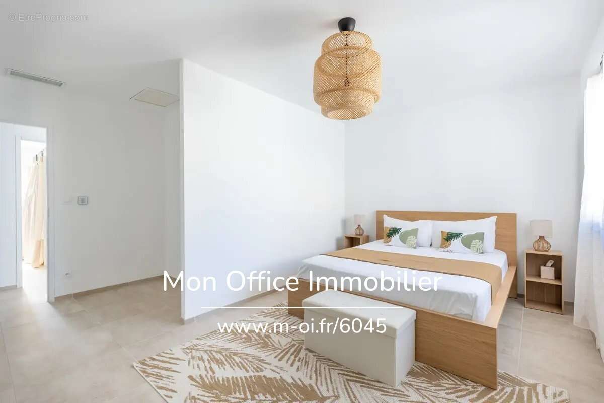 Maison à SIMIANE-COLLONGUE