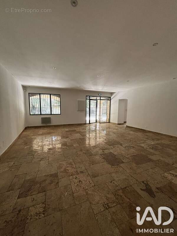 300 m² à Pelissanne  - photo 6