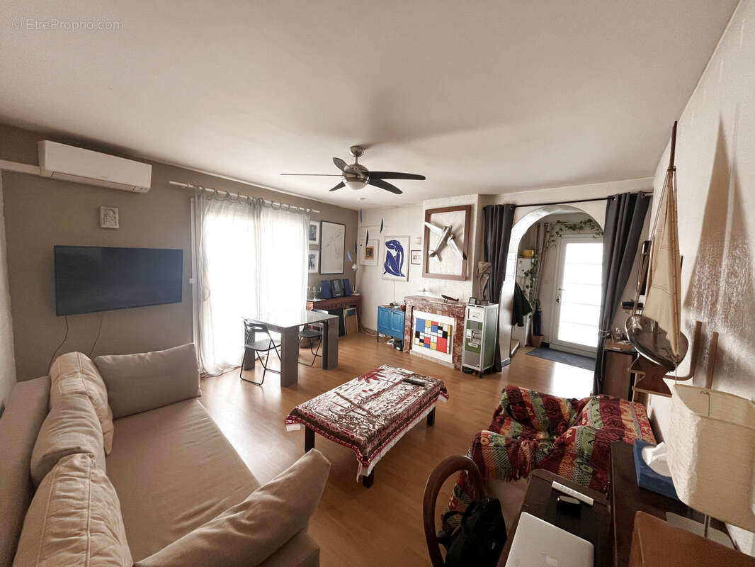 Appartement à MAUGUIO