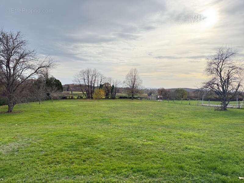 Terrain à MEASNES
