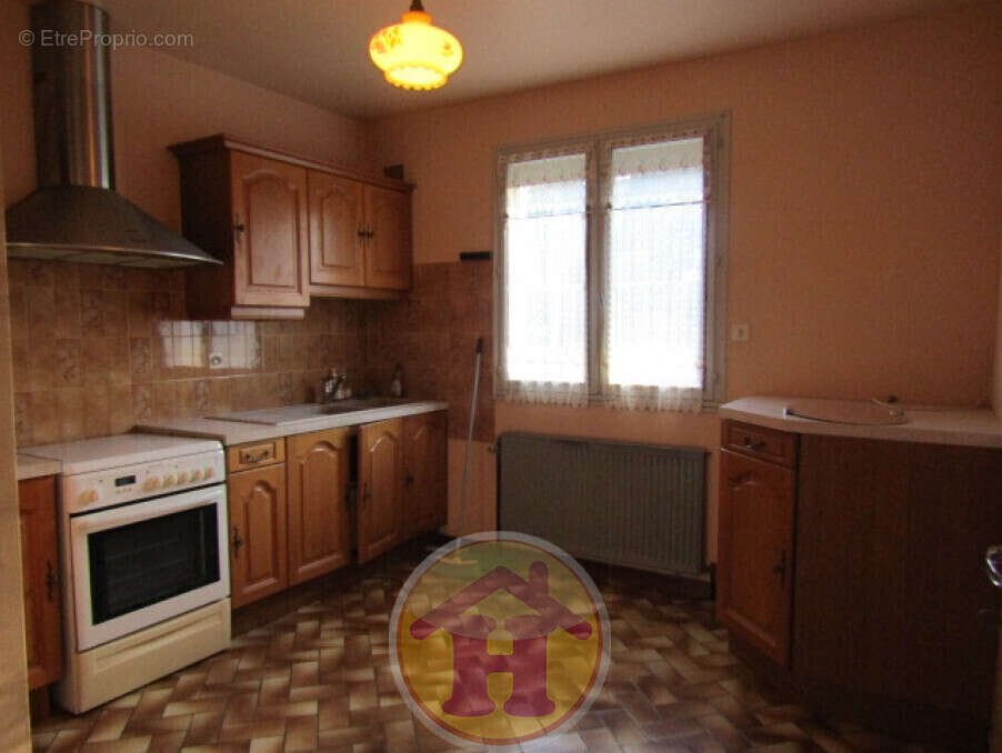 Maison à SAINT-LAURENT-SUR-GORRE