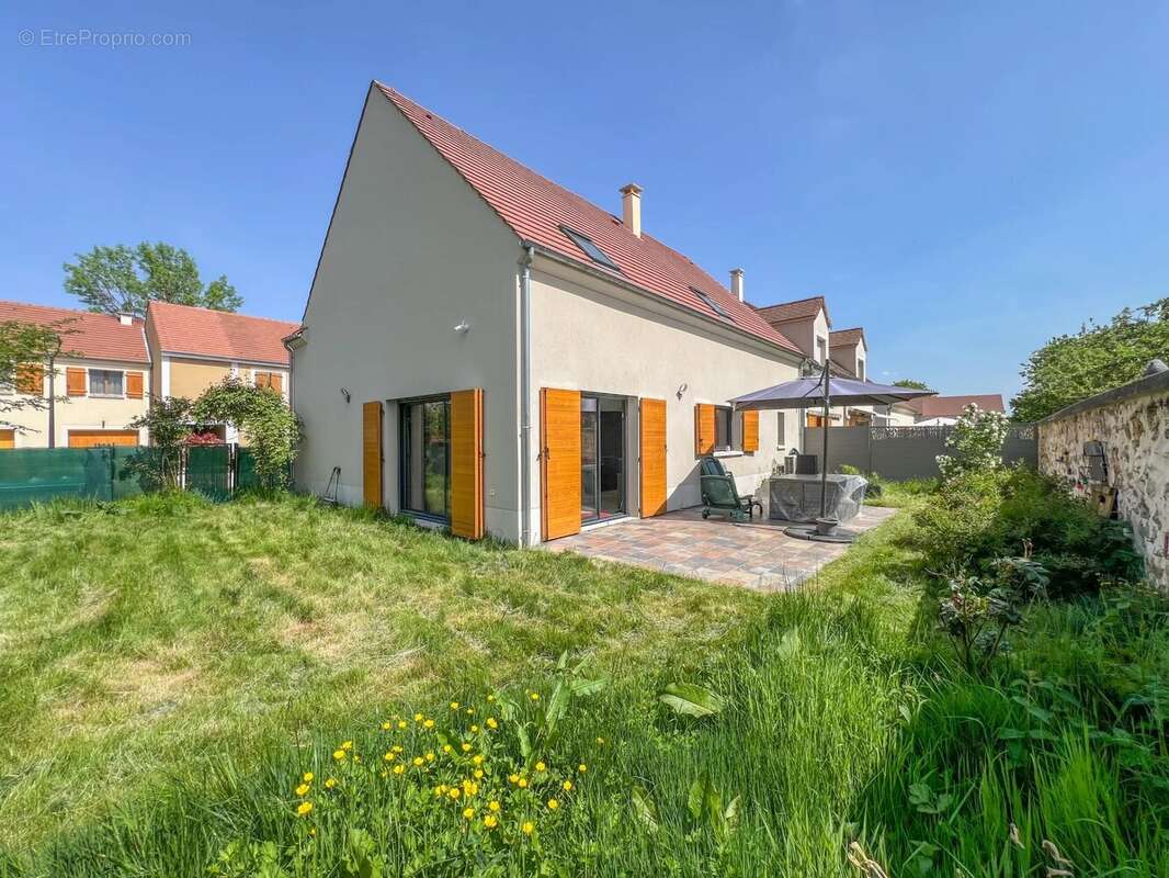 Maison à LE MESNIL-SAINT-DENIS