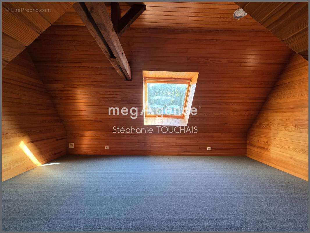 Maison en pierre 225 m², 9 pièces sur 1000 m² de terrain - photo 16