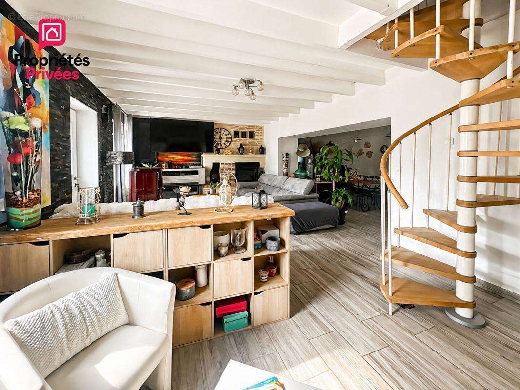 Maison en pierre rénovée de 142 m² sur plus de 7 300 m² - photo 8