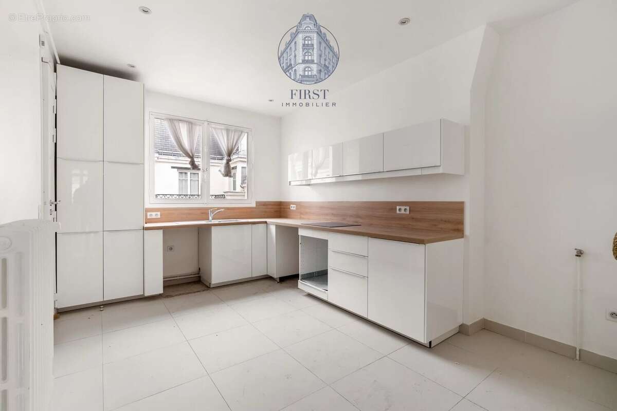 Appartement à PARIS-8E