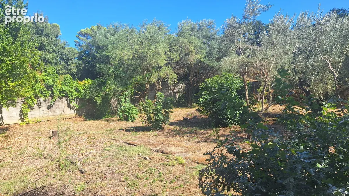 Terrain constructible sur une parcelle de 882m² - photo 2