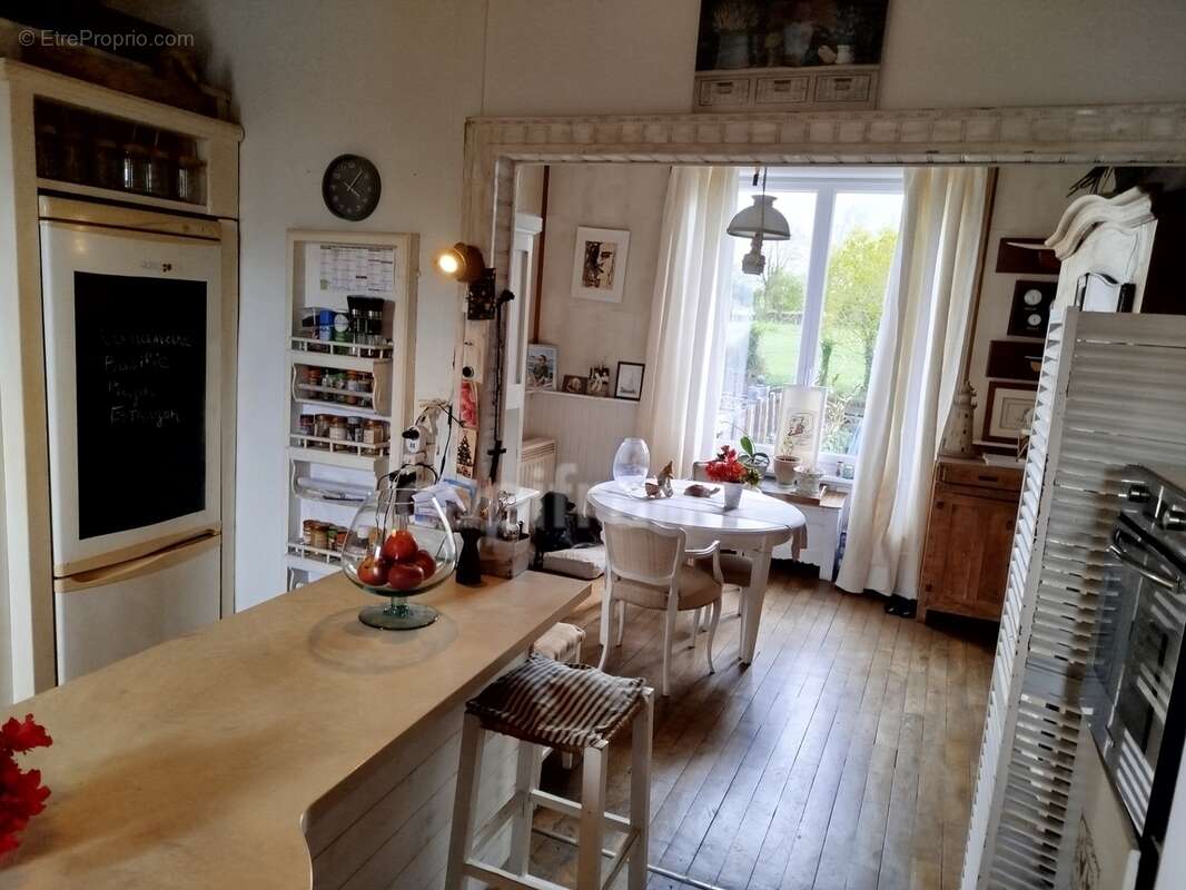 EXCLUSIVITE -PLEVIN- Maison convivial 176 m2 - Grand jardin arboré/paysager - dépendances proche de CARHAIX - photo 5