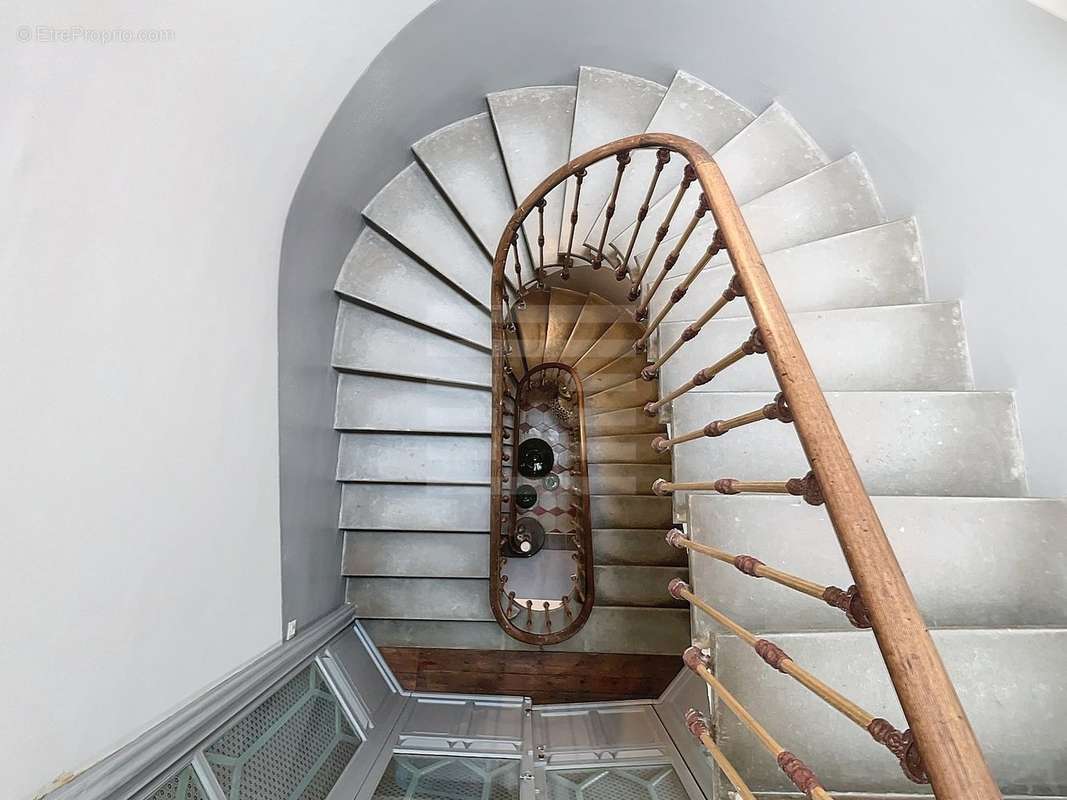 Commerce à LEZIGNAN-CORBIERES