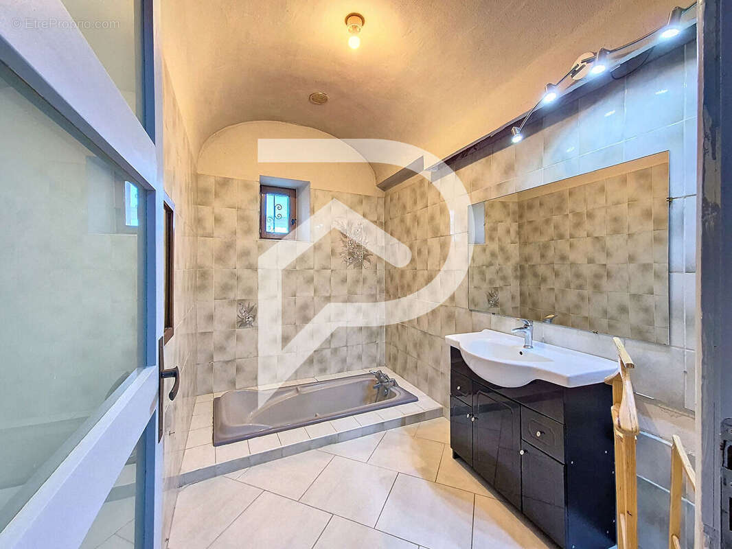 Maison à SAINT-LAGER-BRESSAC