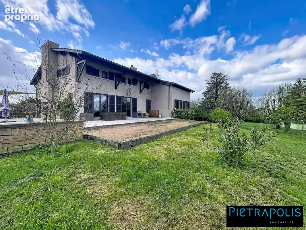 Maison 7 pièces 278 m² à vendre à Corcelles-En-Beaujolais (69220) - photo 1