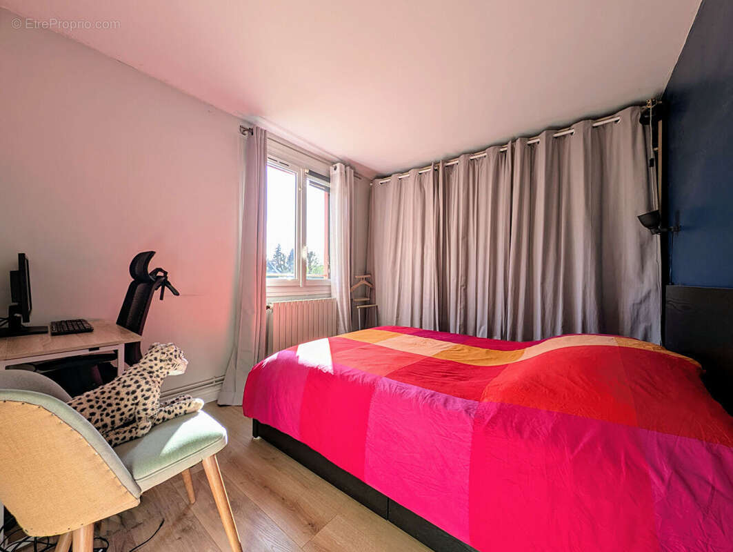 Appartement 5 pièces de 80 M² avec Cave et parking extérieur - LE MESNIL LE ROI - photo 9