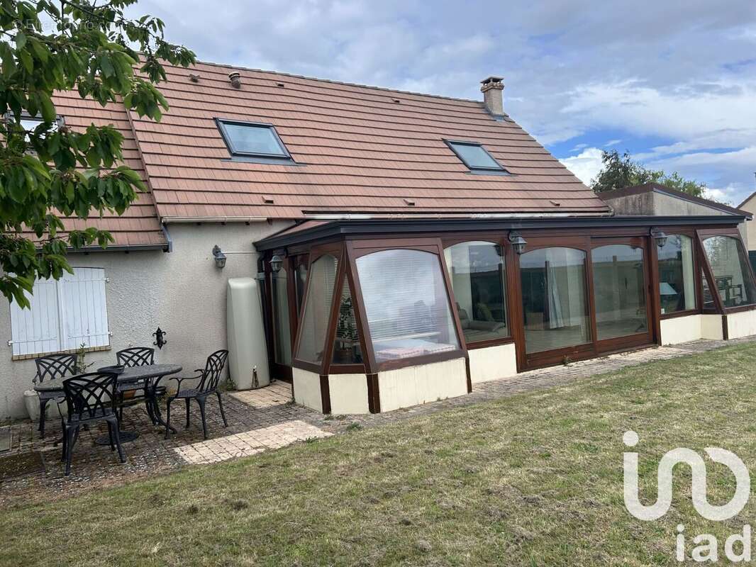 Maison 160 m² à Saint-Escobille  - photo 2