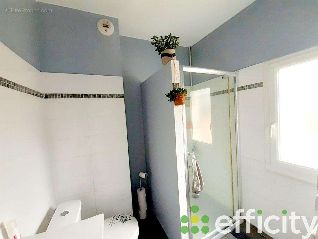 Maison à CONDE-SUR-HUISNE