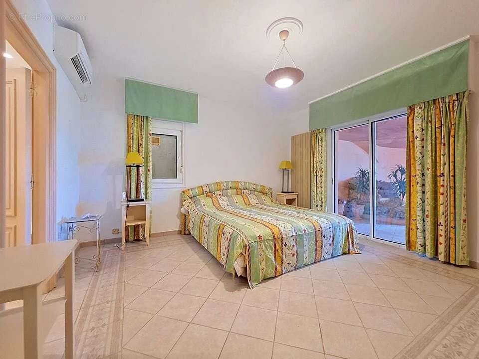 Maison à MANDELIEU-LA-NAPOULE