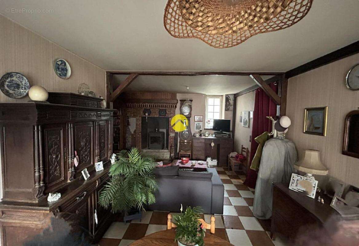 Maison à LE VEURDRE