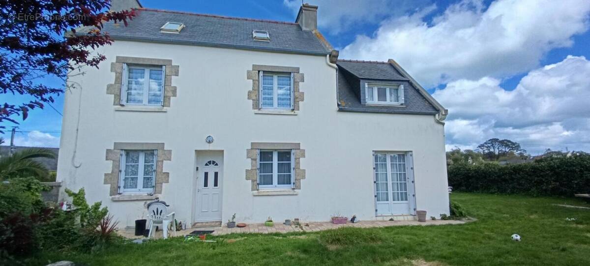 Maison à PLOUGUERNEAU