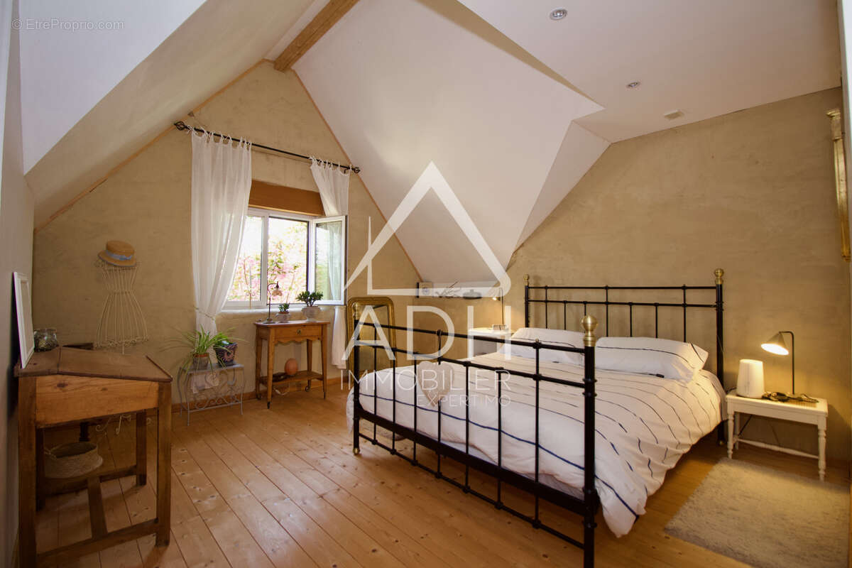 A VENDRE à MEZIERES SUR SEINE Maison 7 pièces / 5 chambres - 193m2 - photo 11