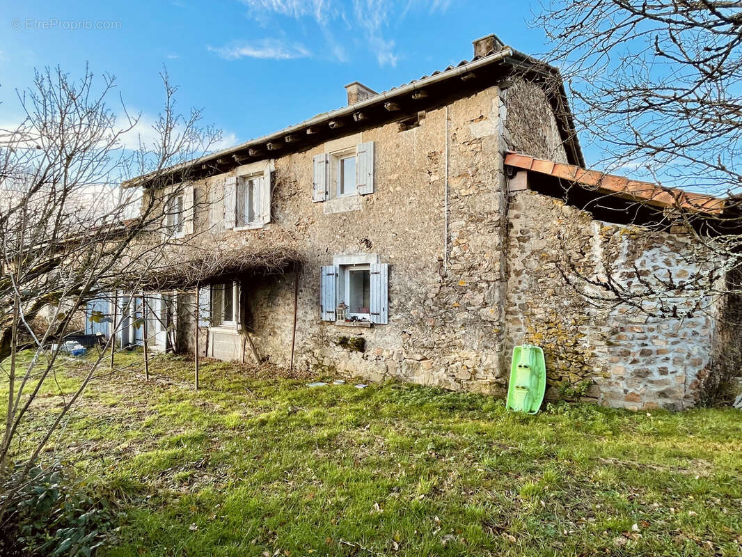 Maison à LESIGNAC-DURAND