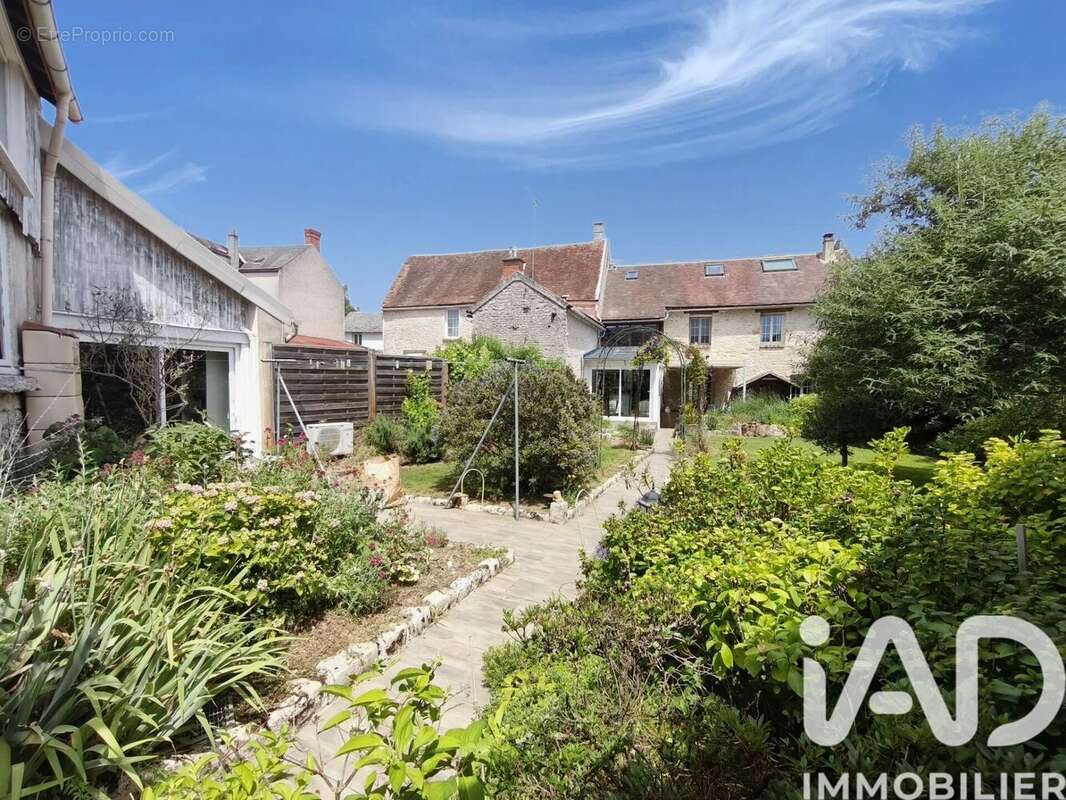 Maison 112 m² à Briarres-Sur-Essonne  - photo 2