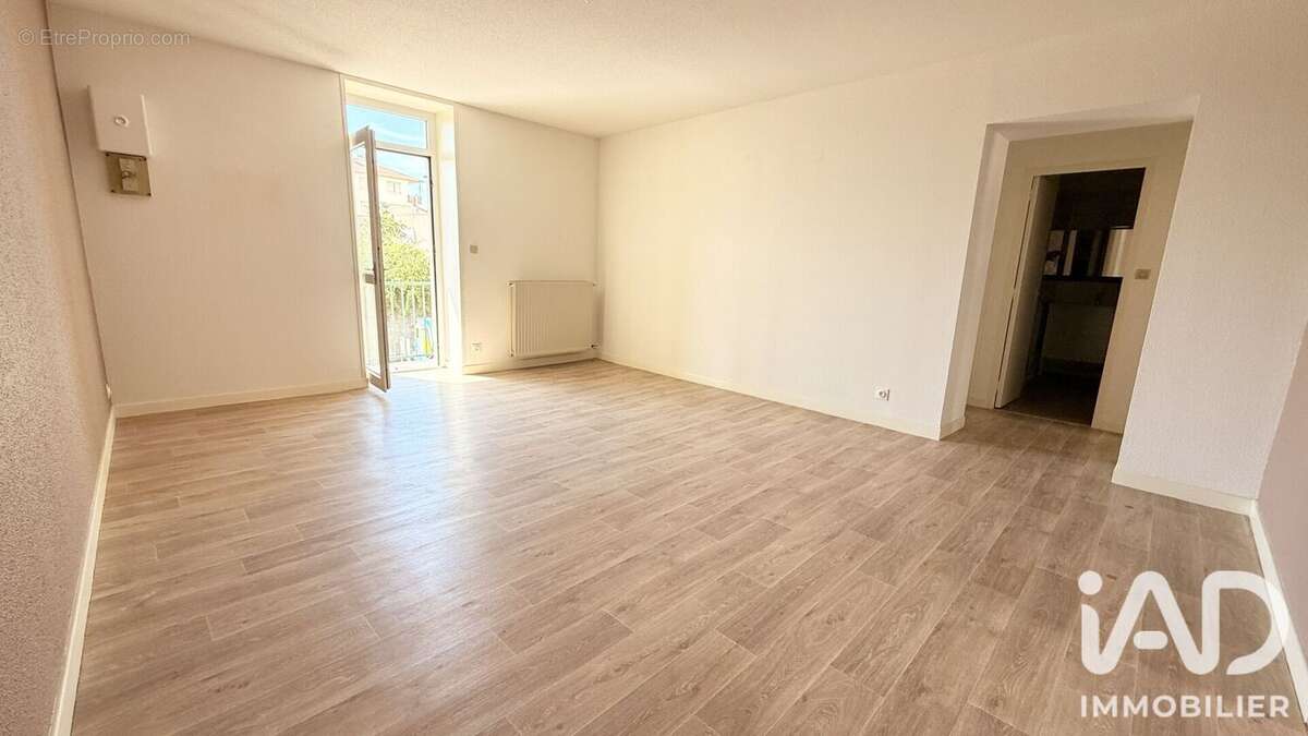 Appartement 420 m² à Roanne  - photo 3