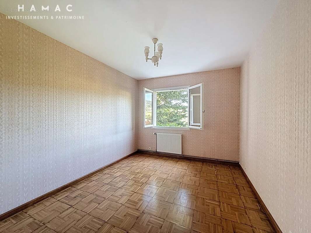 Maison à MONTROMANT