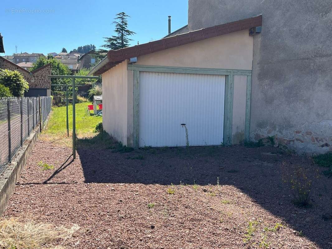 Maison à COURS-LA-VILLE