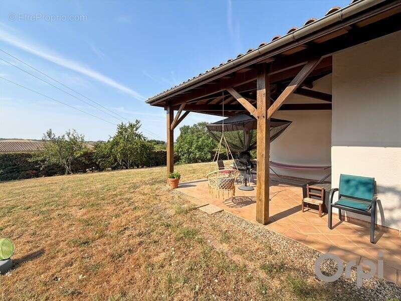 Non loin de FLEURANCE, maison traditionnelle de plain pied de 160 m² habitable avec double garage et jardin autour - photo 12