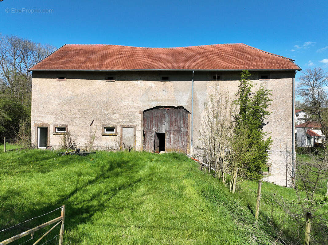 Grange Waldwisse de 250 m²  sur un terrain de  3 hectares et 63 ares - photo 13
