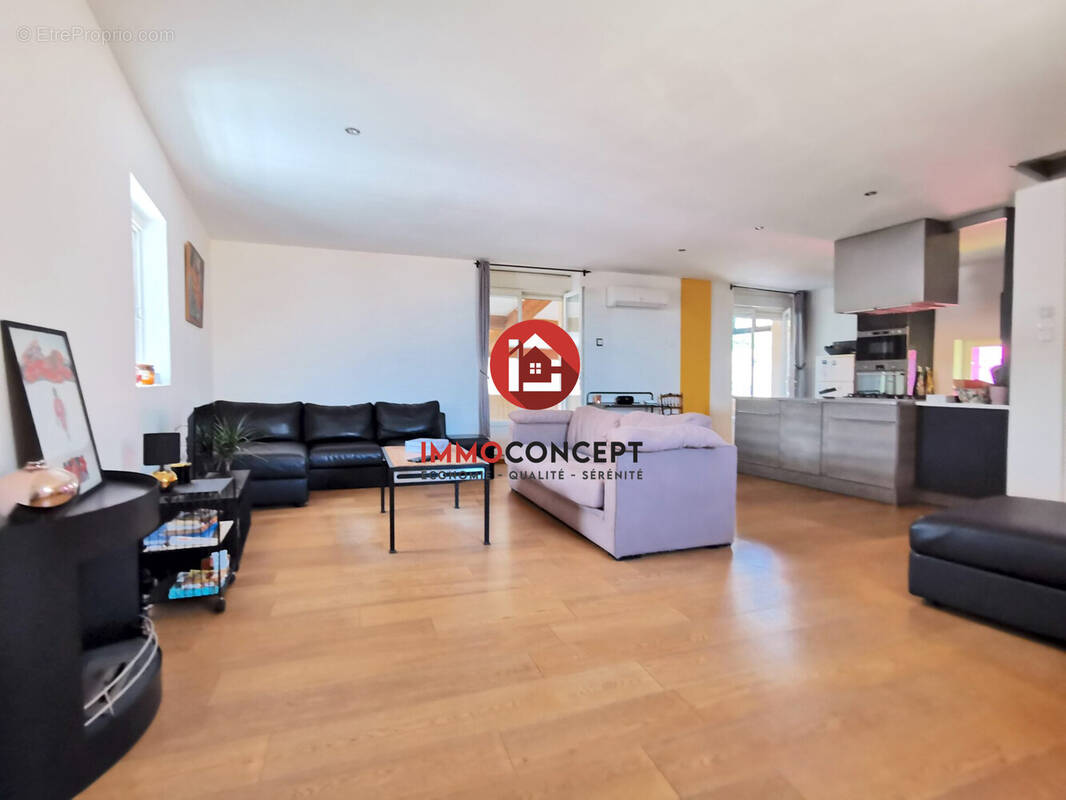 Maison à LAUDUN-L&#039;ARDOISE