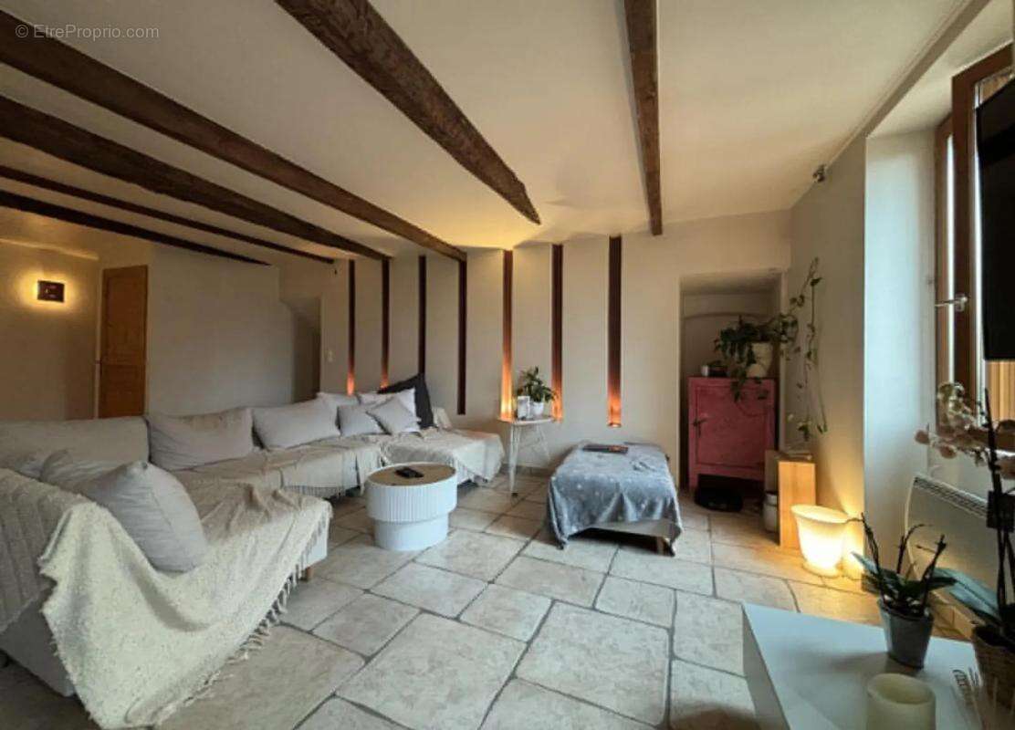 Appartement à PEILLE