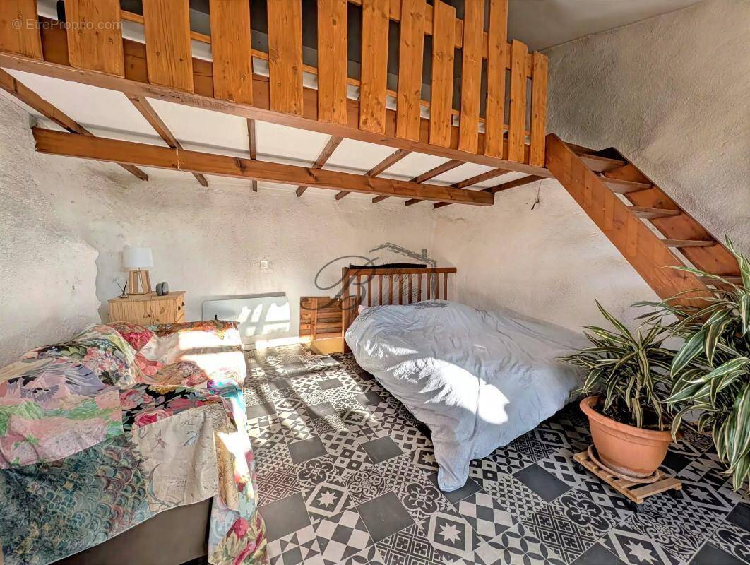 Maison à LA TOUR-D'AIGUES