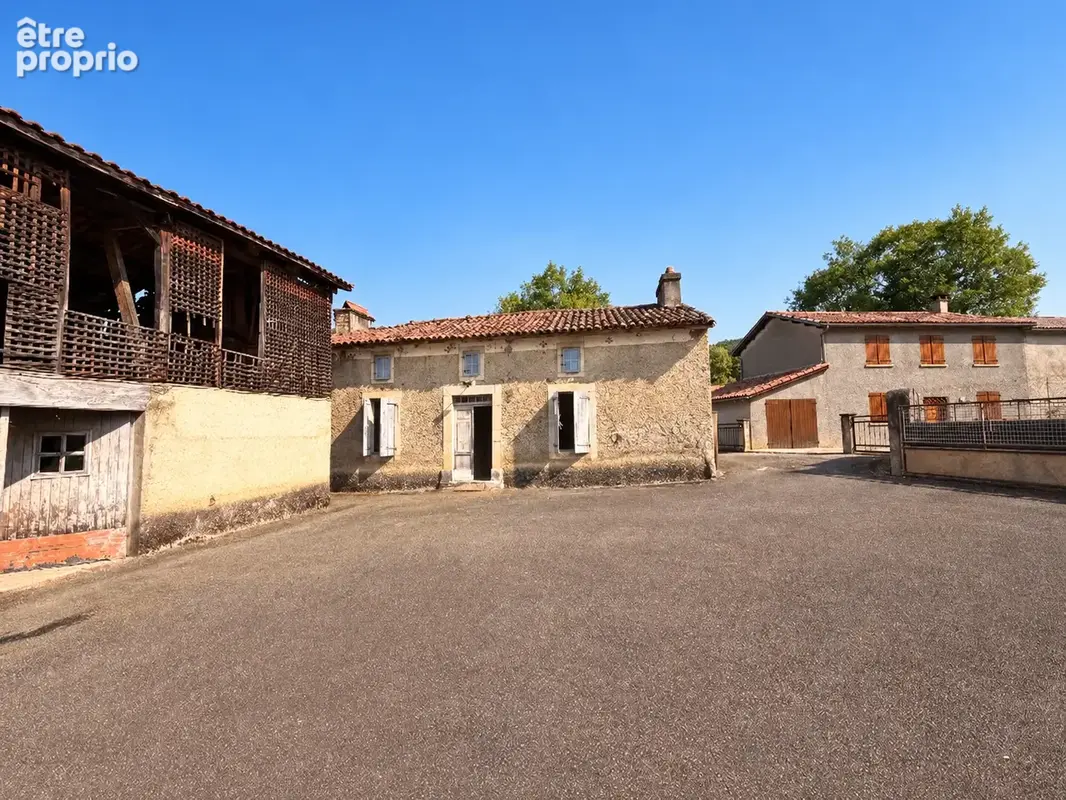 Ensemble immobilier avec deux maisons et nombreuses dépendances - photo 4