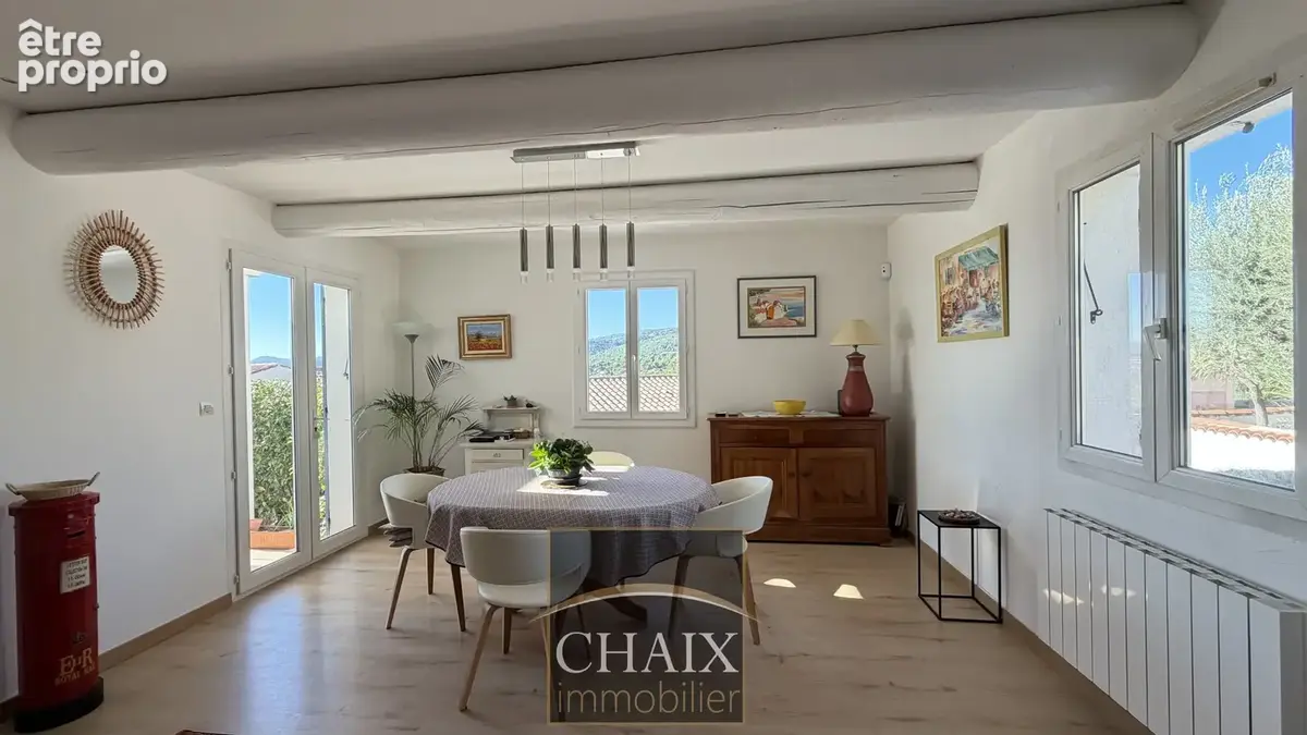 Villa lumineuse avec vue dégagée et piscine. - photo 10