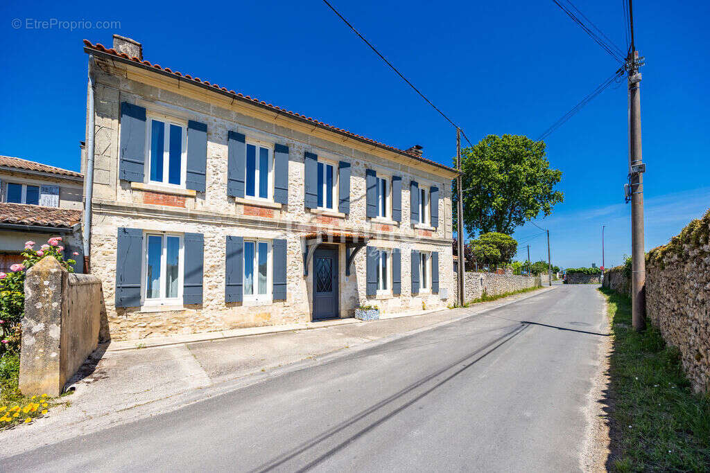Maison à CERONS
