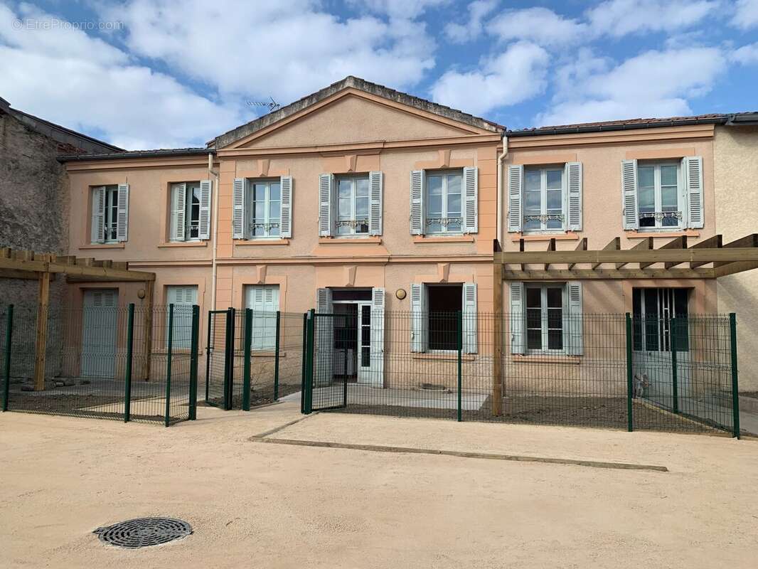 Appartement à SAINT-JUST-SAINT-RAMBERT