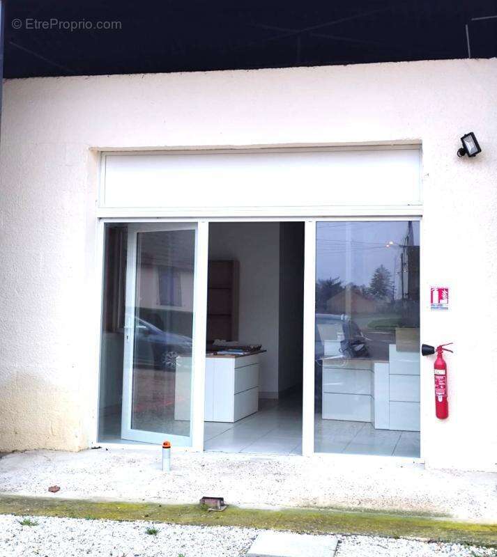 Commerce à TREMBLAY-LES-VILLAGES