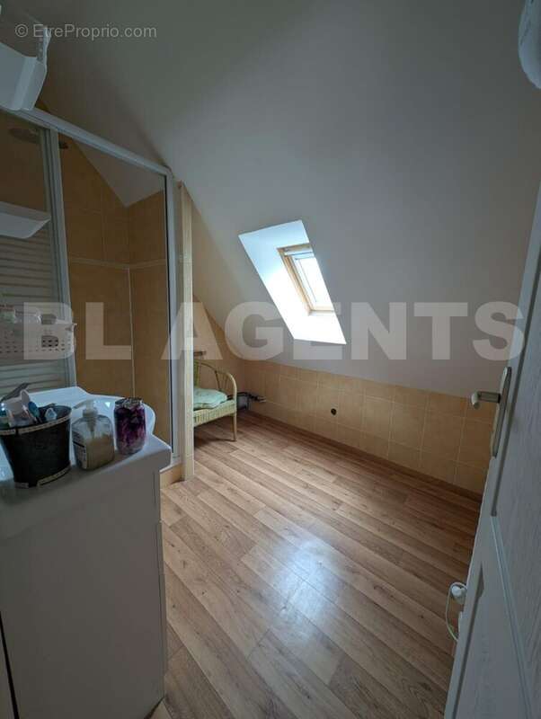 WhatsApp Image 2025-09-30 à 11 - Maison à NEUVILLE-FERRIERES