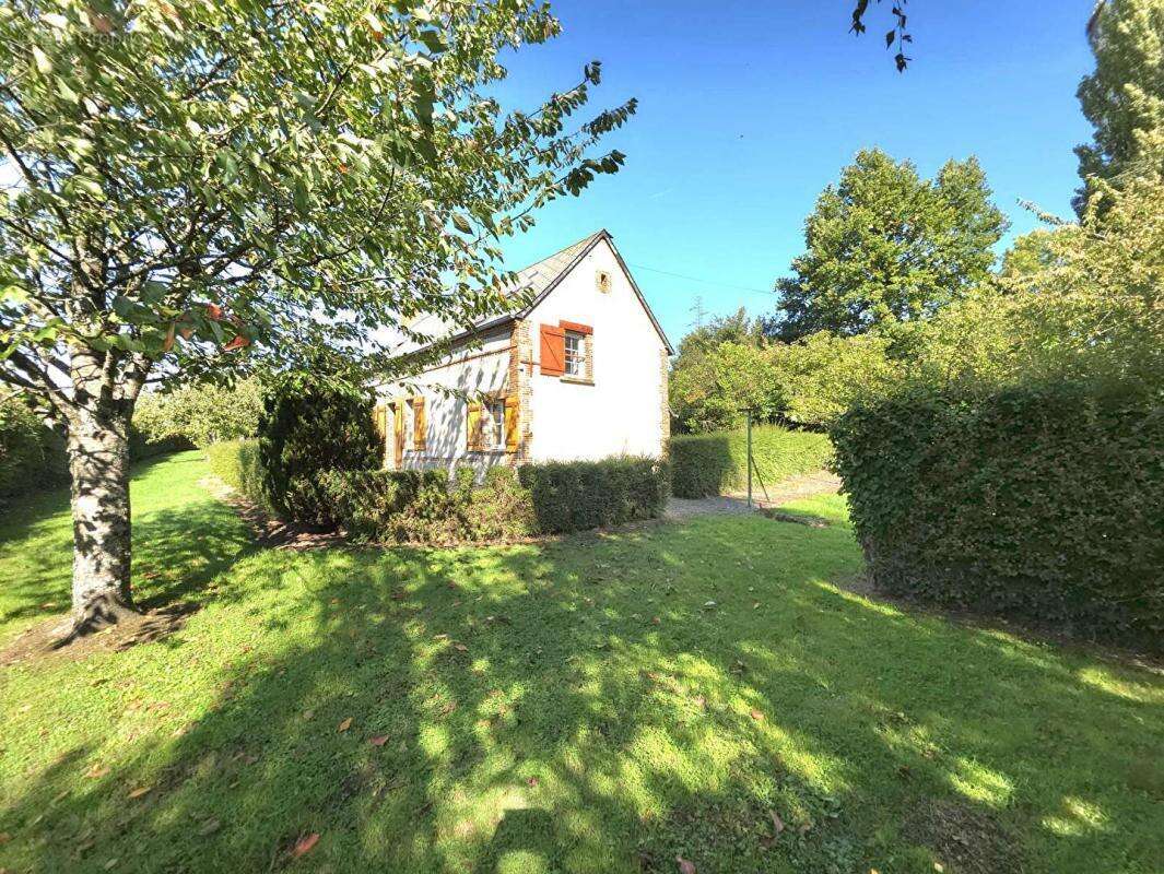 Maison à LA FERRIERE-AU-DOYEN