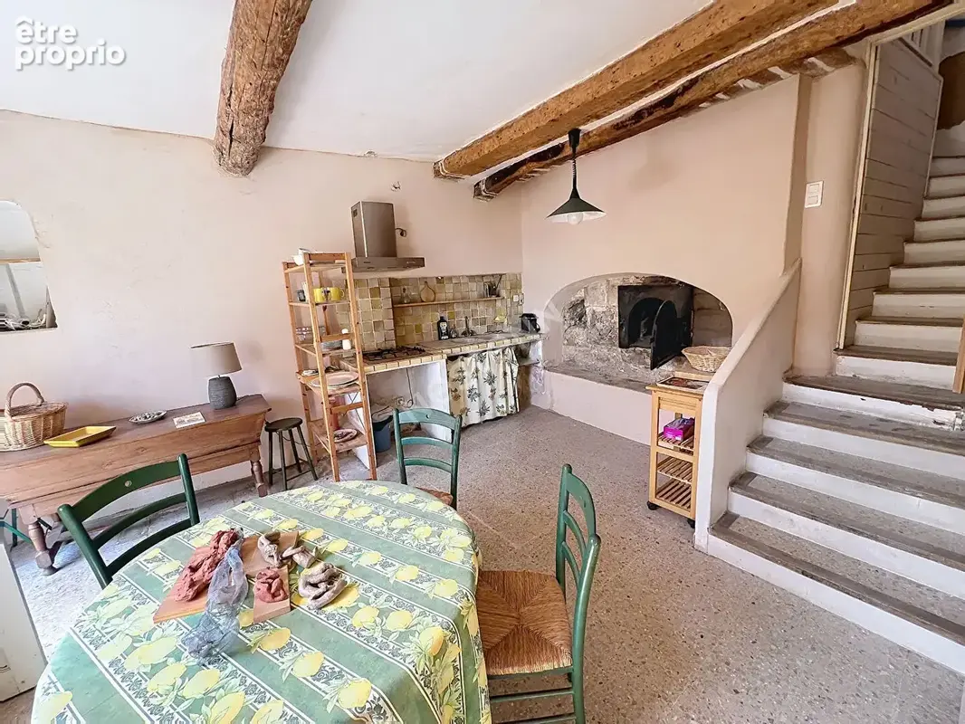 Vaugines  - 138 m² - 2 terrasses - vue - charme et fort potentiel - photo 3