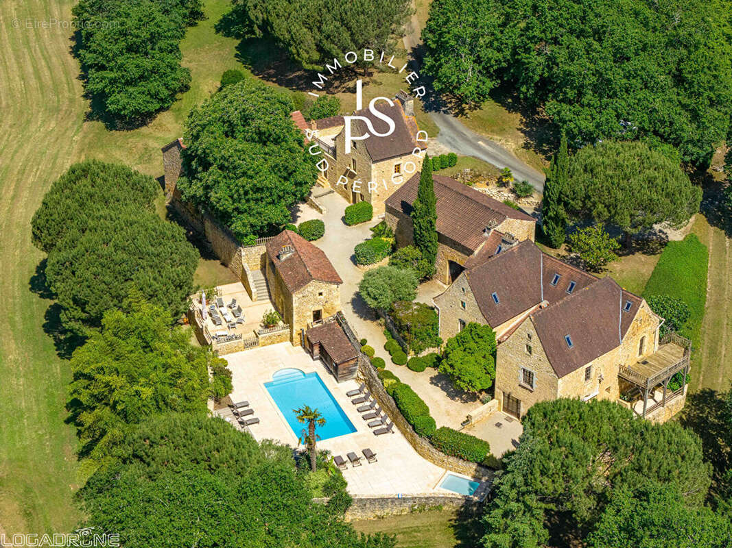 A proximité du chateau de Bonaguil ,Domaine de caractère du XVI siècle avec maison principale , gites - photo 3